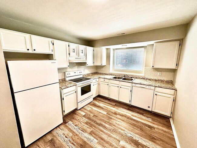 Building Photo - $500 off your 1st month!