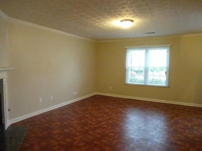 Building Photo - 3002 Sentinel Cir