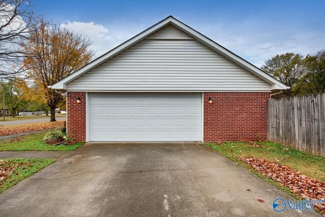 Building Photo - 126 Suddith Ln