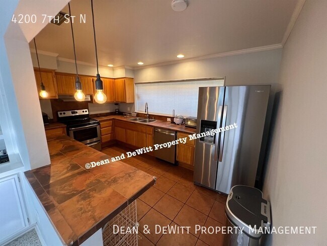 Foto del edificio - 4200 7th St N