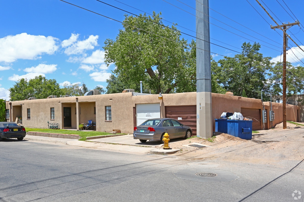 Building Photo - 424 Yale Blvd SE