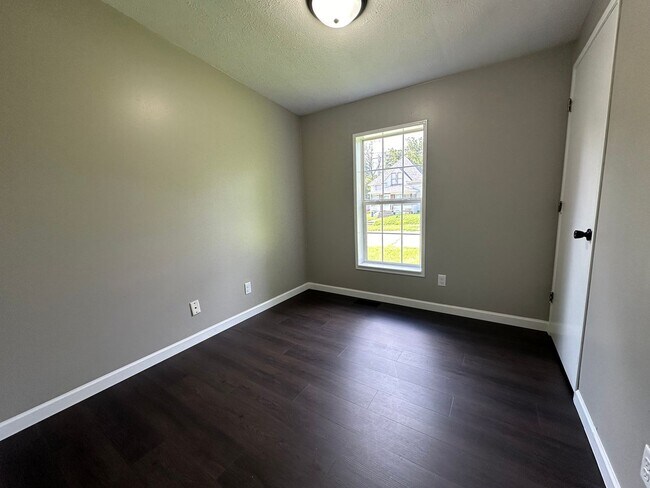 Building Photo - 3 bed, 2 bath remodeled Home for rent in W...
