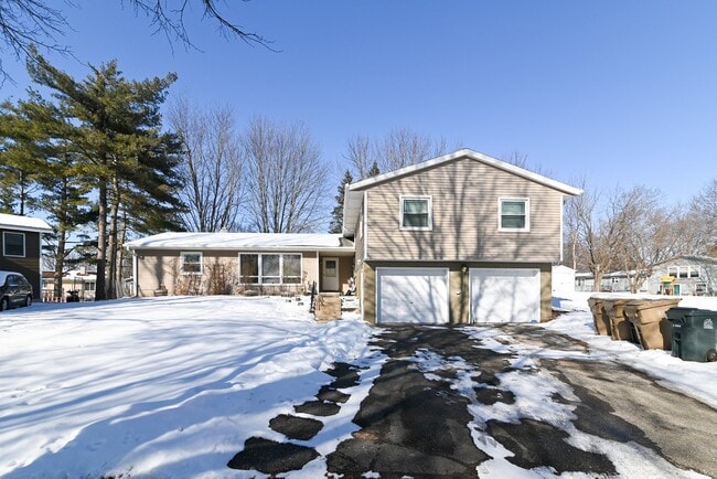 Building Photo - 12 Brompton Cir