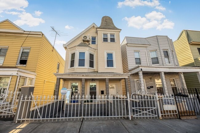 Building Photo - 1837 Wallace Ave