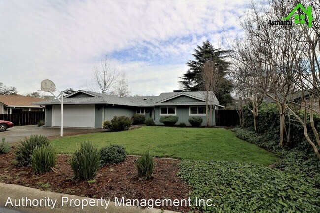Foto del edificio - 4 br, 3 bath House - 3437 Lagoon Dr.