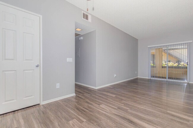 Foto del edificio - Club Pacifica Apartment Homes