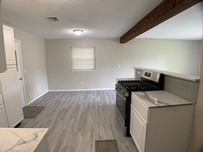 Foto del edificio - 3 Bedroom Southwest OKC