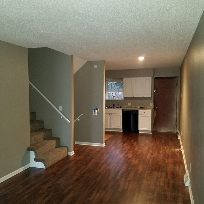 Building Photo - Spic and Span  Ready for move in