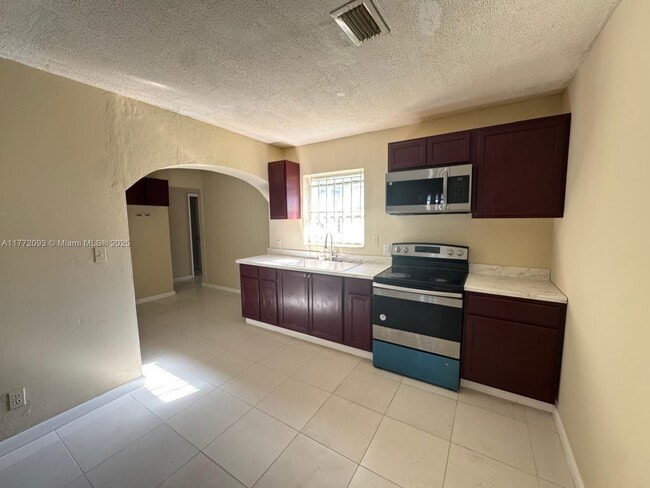 Foto del edificio - 1290 NE 143rd St