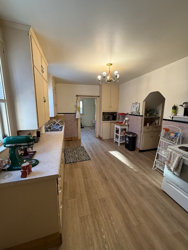 Building Photo - 1026 Oxford Ave