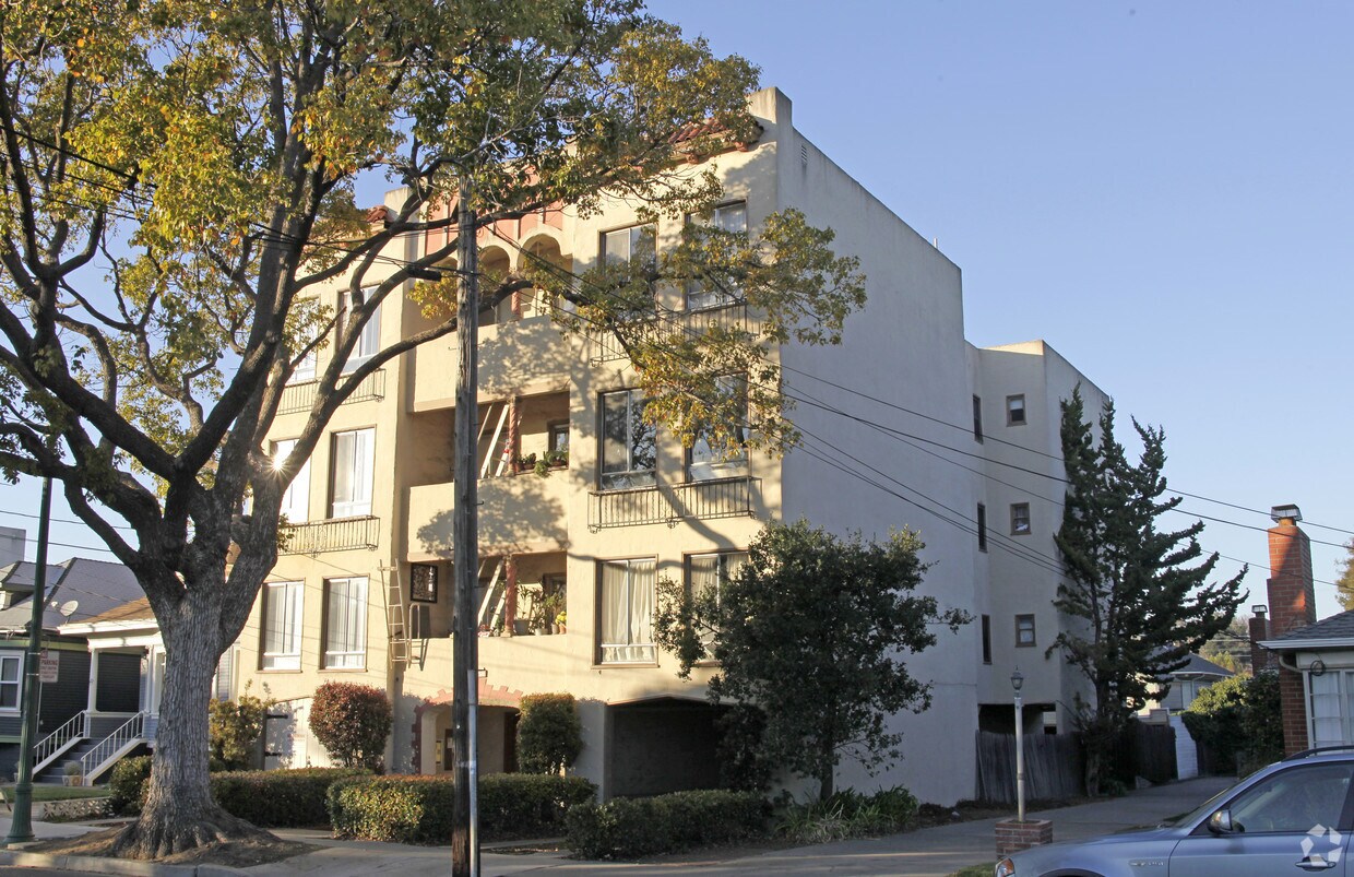 Building Photo - 757 Santa Clara Ave