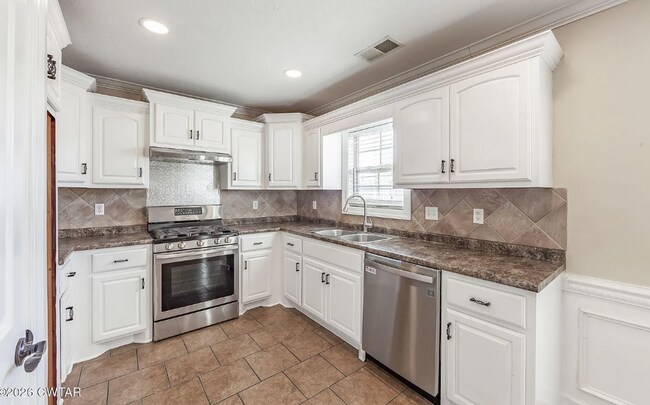 Foto del edificio - 16 Birch Hollow Ln