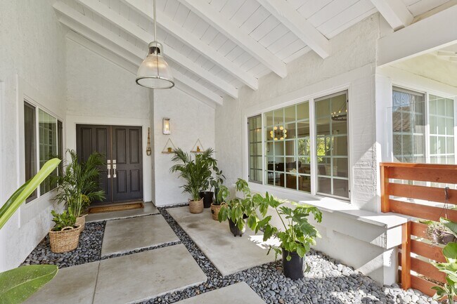 Entry - 6146 Shadycreek Dr