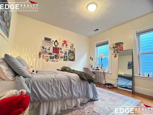 Building Photo - 8 Carmel St