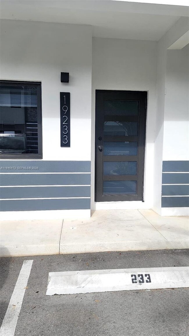 Foto del edificio - 19233 NW 37th Ave