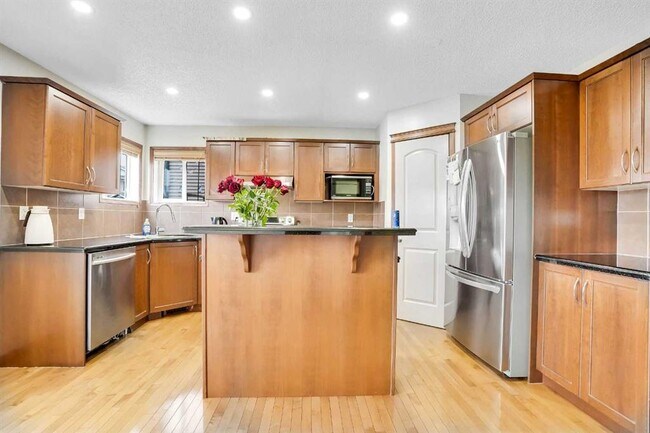 Building Photo - 94 Taralake Way NE