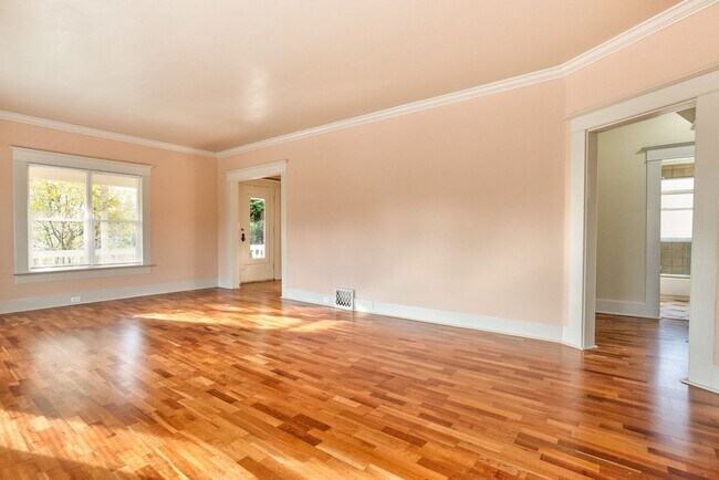 Photo - 1424 N Northgate Way - SAM Apartment