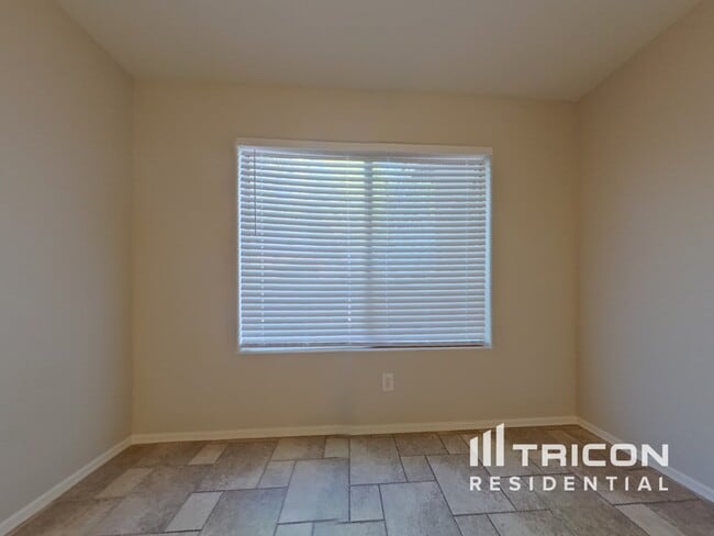 Foto del edificio - 25653 W Dunlap Rd
