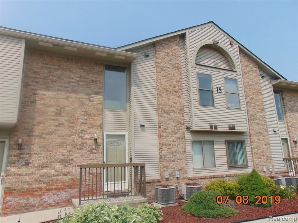 Primary Photo - 42762 Lilley Pointe Dr