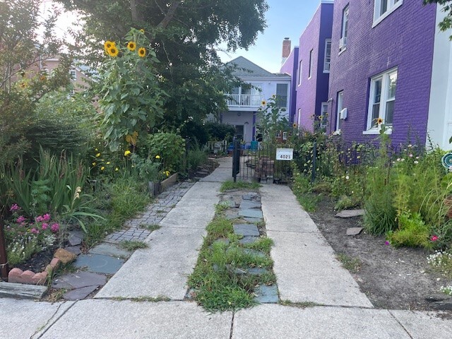 side courtyard - 4021 Atlantic Ave