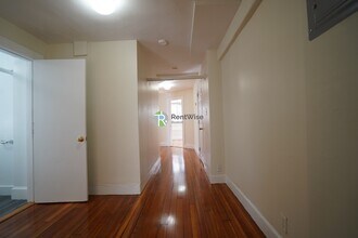 Building Photo - 7 Mt Hood Rd