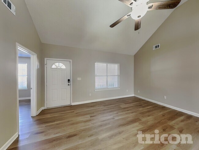 Foto del edificio - 210 Baxter Ln