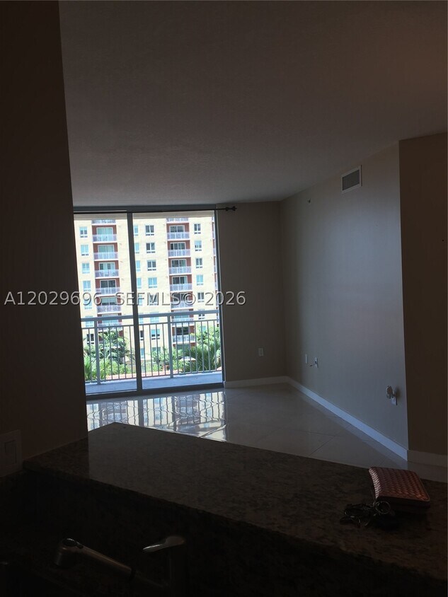 Foto del edificio - 9066 SW 73rd Ct