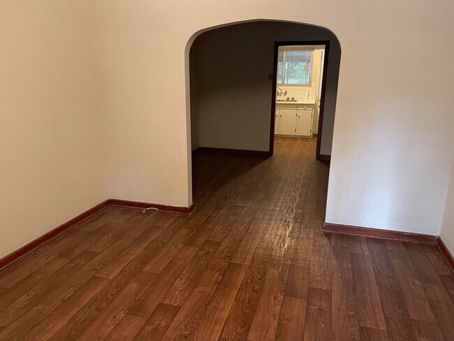 Foto del edificio - 825 Ingleside Ave