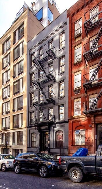 Primary Photo - 210 East 95th Street