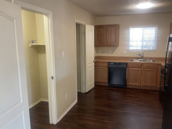 Foto del edificio - 3744 Lonesome Ridge St NE