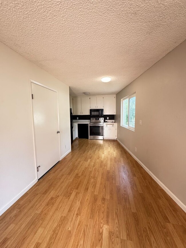 Building Photo - One Bedroom Condo Across From USD