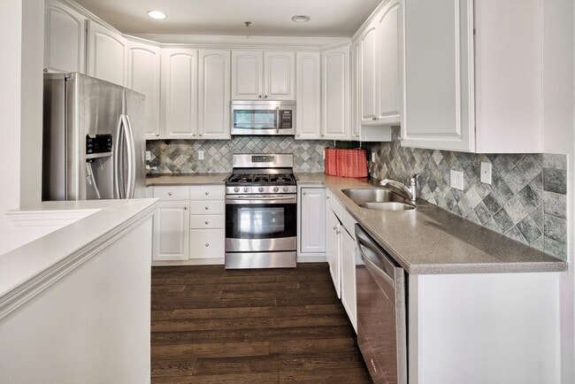 Foto del edificio - 403 Kingston Ct