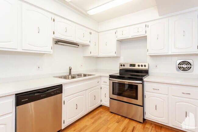 Photo - 4334 N Clarendon Ave Apartment