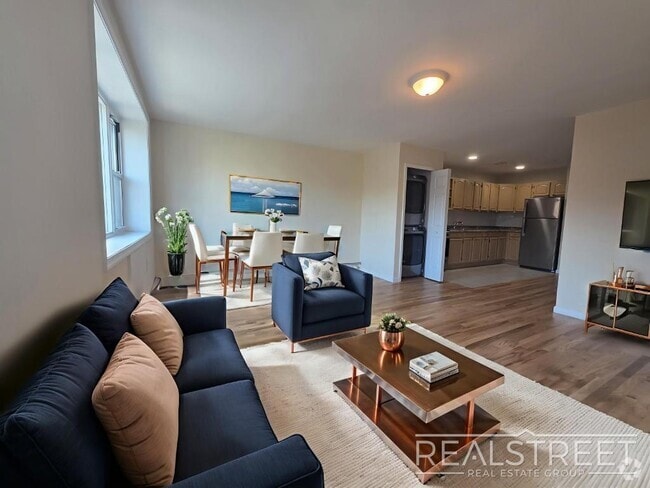 Building Photo - Spacious 2-3 Bed, 2 Bath Apartment with In...