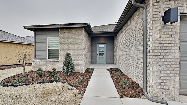 Building Photo - Very Nice 4 Bedroom 2 Bath Home in Yukon S...