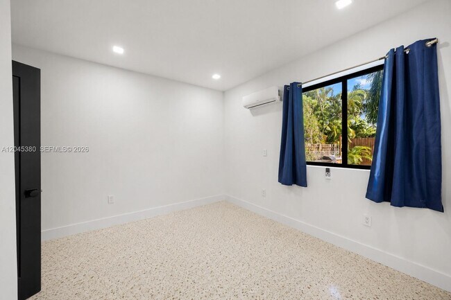 Foto del edificio - 365 Fairway Dr