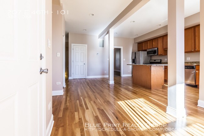 Foto del edificio - 3 BEDROOM 2.5 BATHROOM DUPLEX DOWN