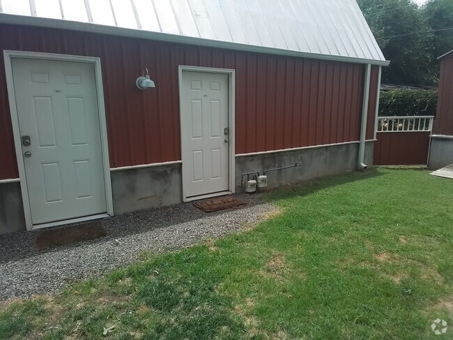 Building Photo - 3308 E Oakleaf Dr