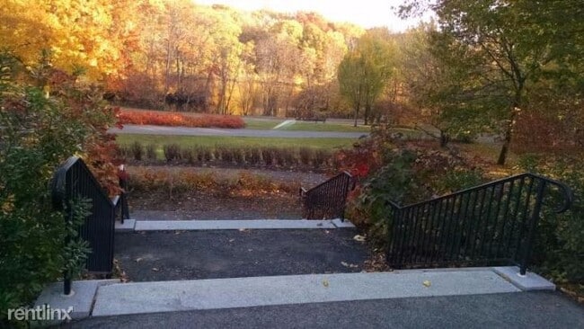 Foto del edificio - 2 br, 2 bath Condo - 60 Glen Rd # 400-T 4