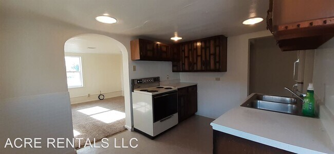 Building Photo - 2 br, 1 bath House - 933 N Kimball
