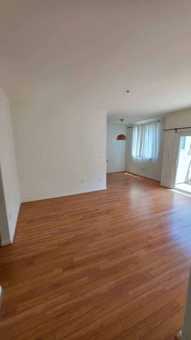 Building Photo - 300 E Providencia Ave