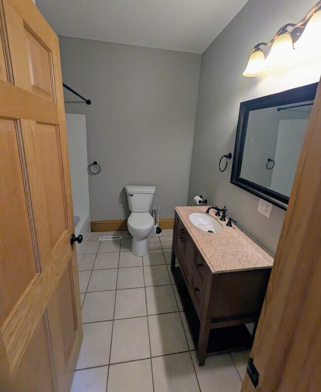 Baño - 2648 13th Ave S