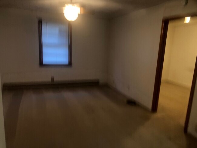 Building Photo - 466 Circle Dr