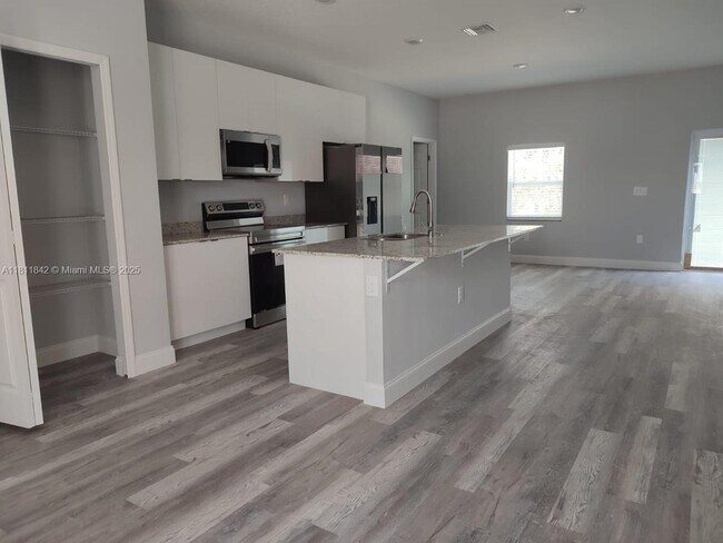 Foto del edificio - 412 Oakland Ln