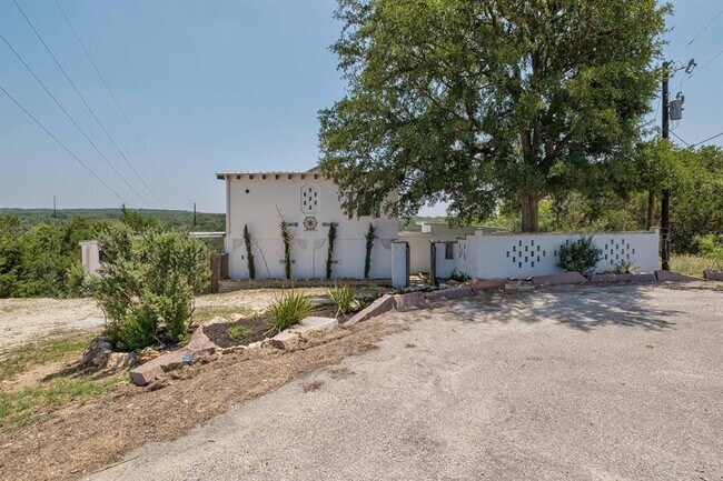 Foto del edificio - 1780 Live Oak Canyon Rd