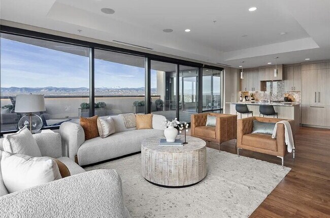 Foto del edificio - A Landmark Luxury Residence Above the City, Denver at Its Finest