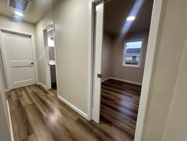 Foto del edificio - 11021 Haight St