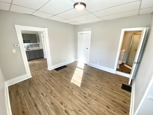 Building Photo - 906 Vine St