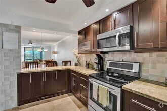 Building Photo - 9410 N Hollybrook Lake Dr