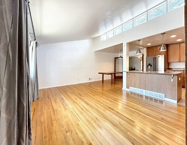 Building Photo - 13121 E 31st Ave